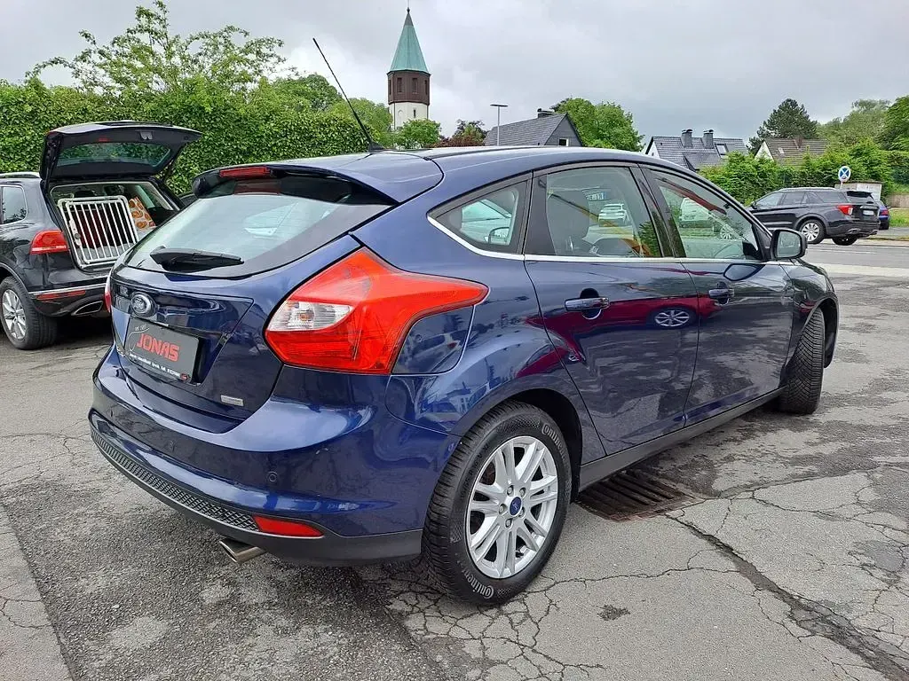 Używany Ford Focus Titanium 150 KM (110 kW) 2012 Niebieski Sedan/Limuzyna