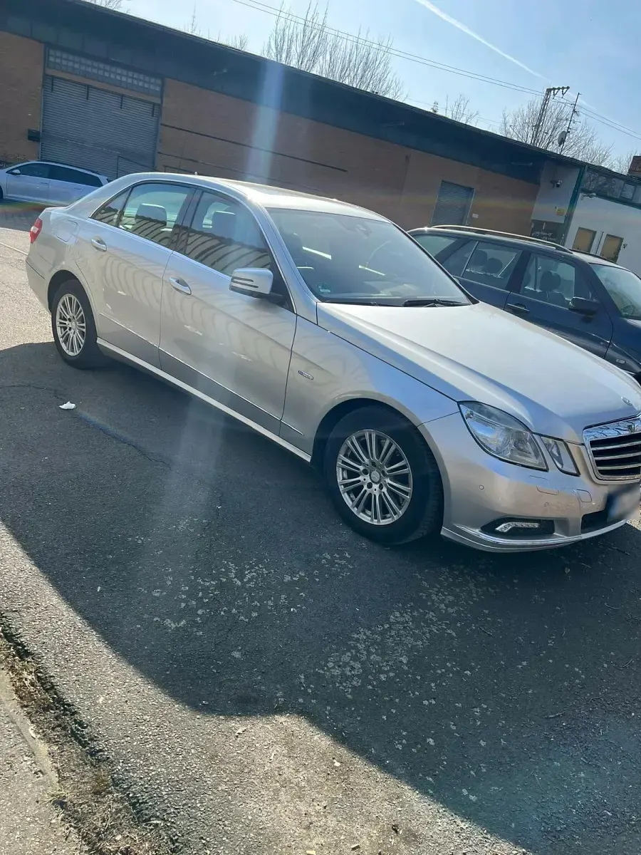 Gebraucht Mercedes E350 231 PS (169 kW) 2009 Silber Limousine