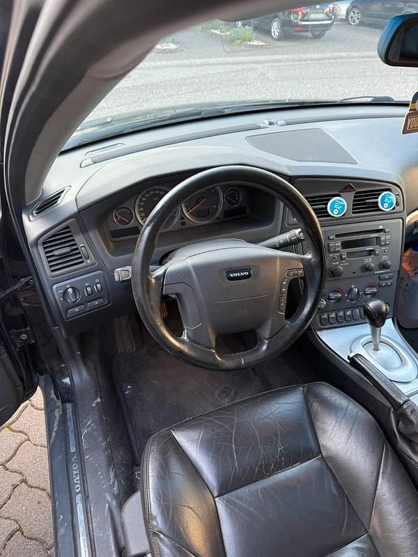 Używany Volvo V70 250 KM (183 kW) 2000 Czarny Kombi