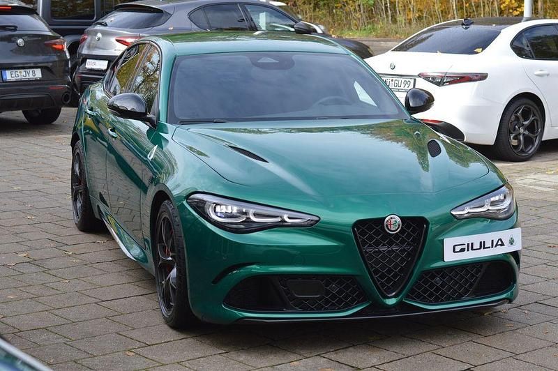 Neu Alfa Romeo Giulia Quadrifoglio 519 PS (381 kW) 2025 Grün Limousine