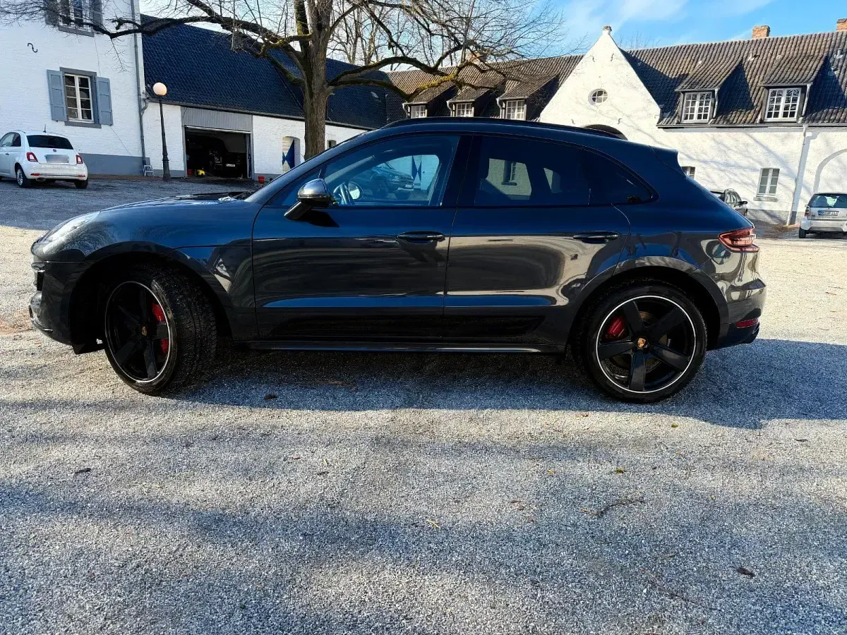 Gebraucht Porsche Macan Turbo 440 PS (323 kW) 2017 Grau SUV