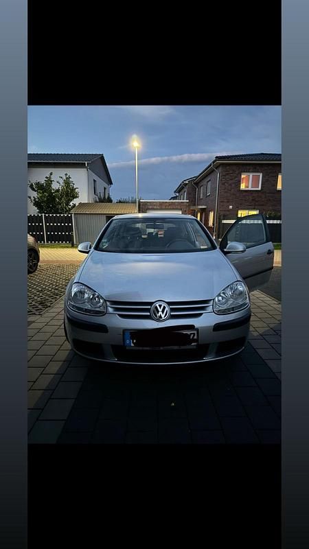 Grau Gebraucht 2005 VW Golf V Kleinwagen | 3.800 € (Etwas zu teuer) - Bild 1/4
