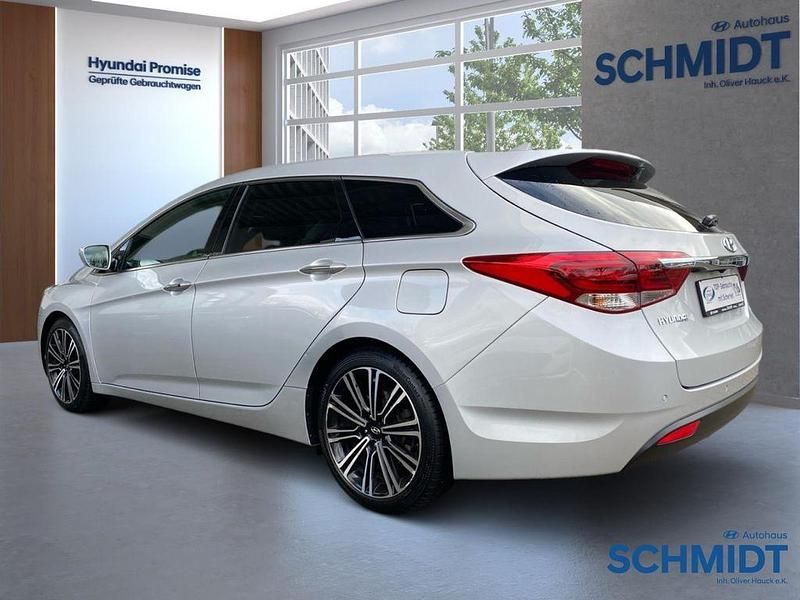 Gebraucht Hyundai i40 Premium 141 PS (103 kW) 2016 Silber Kombi