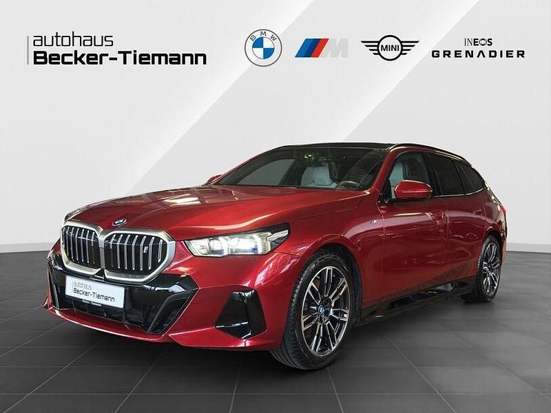 Fire red Gebraucht 2024 BMW i5 M Sport Kombi | 58.702 € (Superpreis) - Bild 1/4