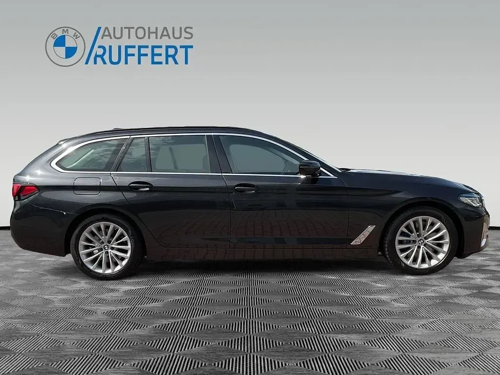 Gebraucht BMW 540 340 PS (250 kW) 2023 Sophistograu brillanteffekt Kombi
