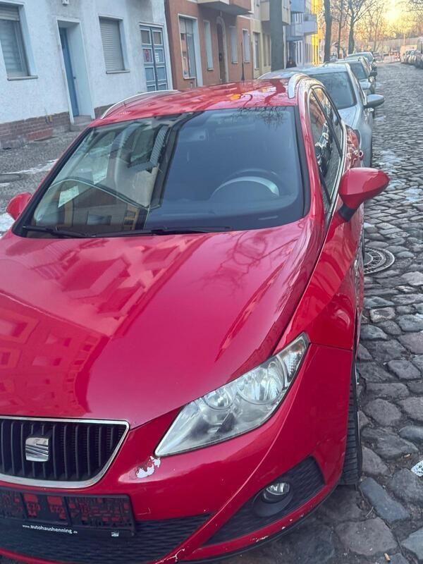 Rot Gebraucht 2011 Seat Ibiza ST Kombi | 5.000 € - Bild 1/4