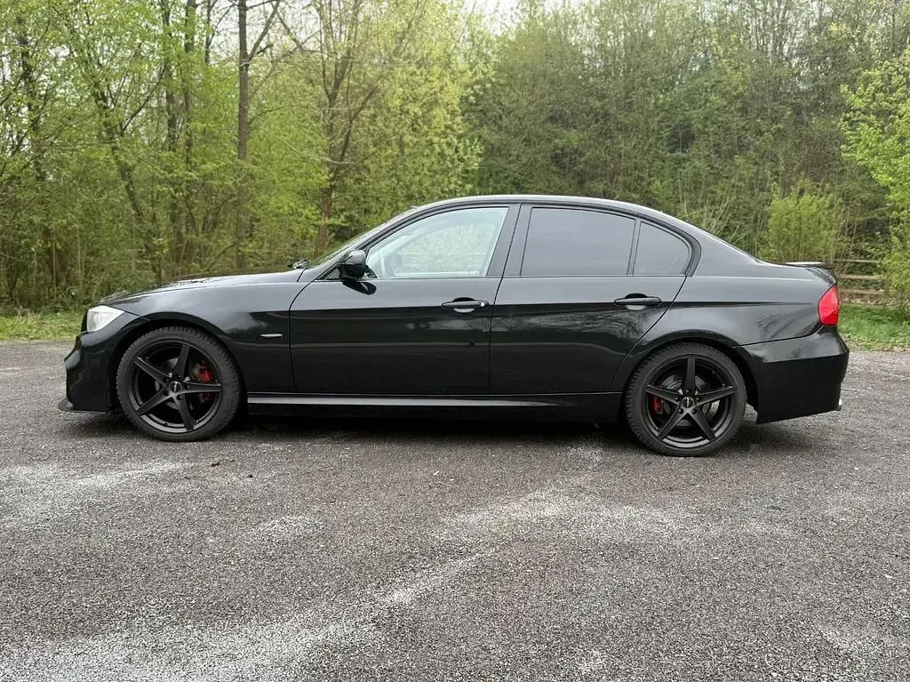 Gebraucht BMW 318 Sport Line 143 PS (105 kW) 2011 Schwarz Limousine