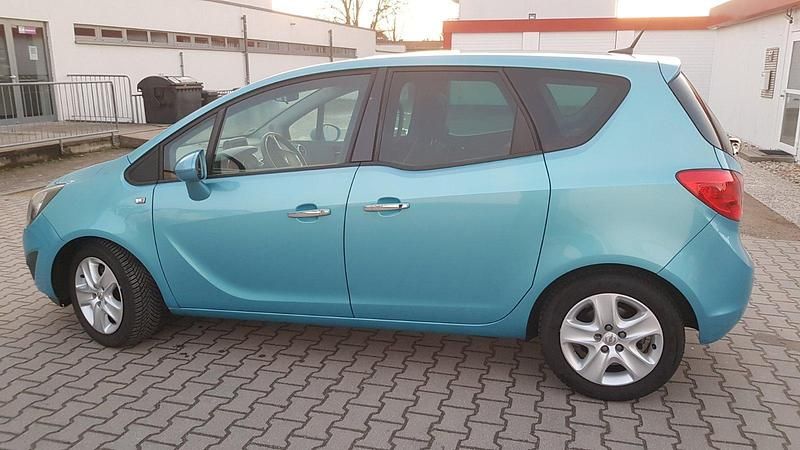 Blau Gebraucht 2010 Opel Meriva Innovation Van / Kleinbus | 4.999 € (Teuer) - Bild 1/4
