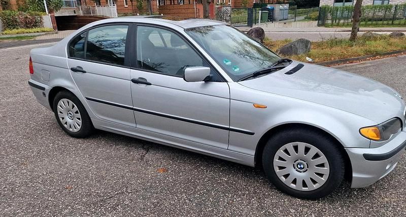 Silber Gebraucht 2004 BMW 318 Limousine | 1.450 € (Superpreis) - Bild 1/4