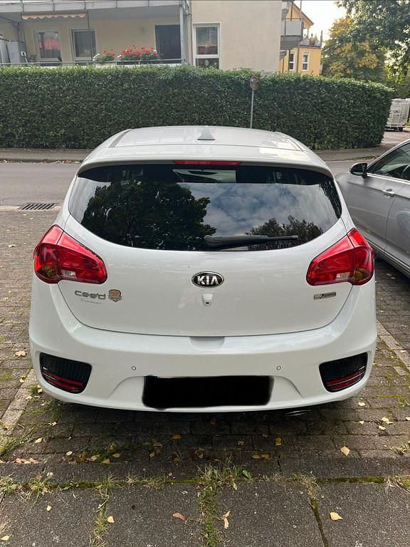 Gebraucht Kia Ceed 120 PS (88 kW) 2017 Weiß Kleinwagen