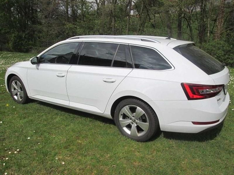 Gebraucht Skoda Superb Style 150 PS (110 kW) 2019 Moonweiss metallic Kombi