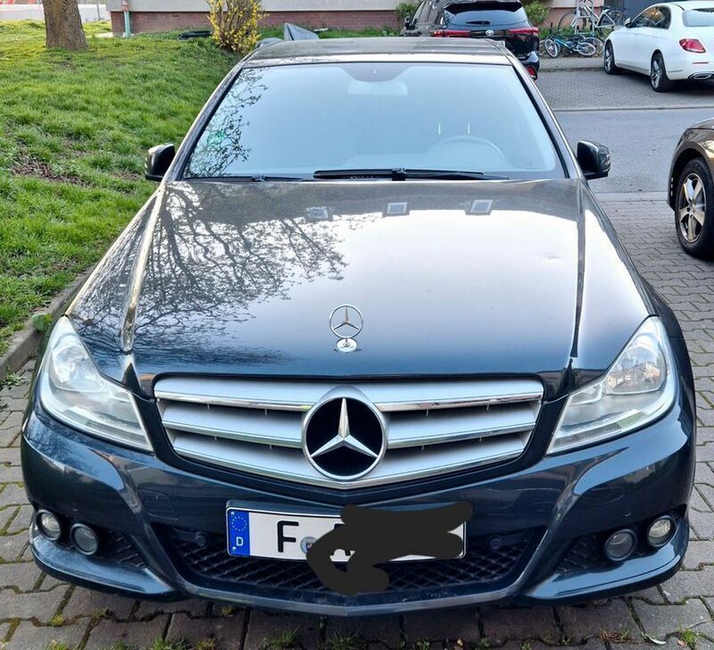 Schwarz Gebraucht 2012 Mercedes C200 Avantgarde Limousine | 10.000 € (Fairer Preis) - Bild 1/4
