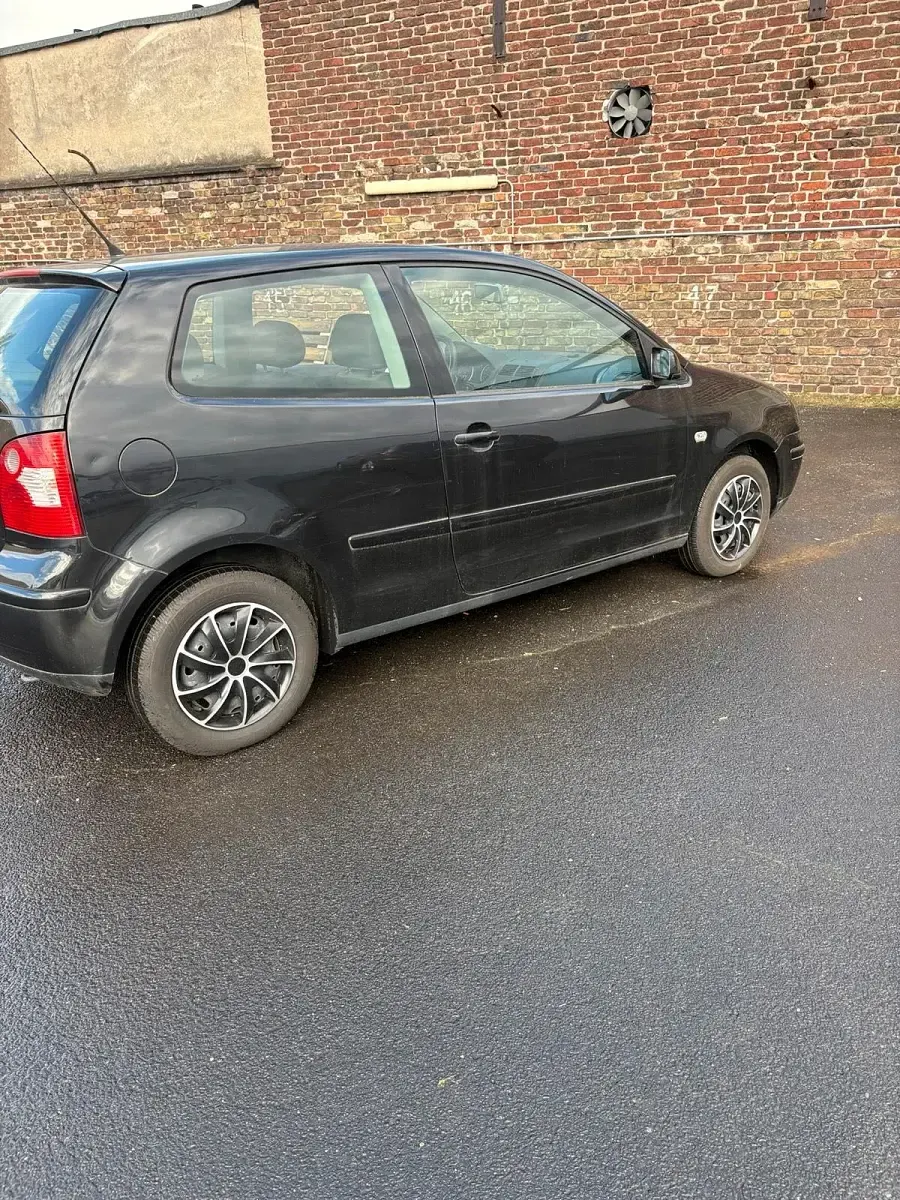 Gebraucht VW Polo 64 PS (47 kW) 2003 Schwarz Kleinwagen