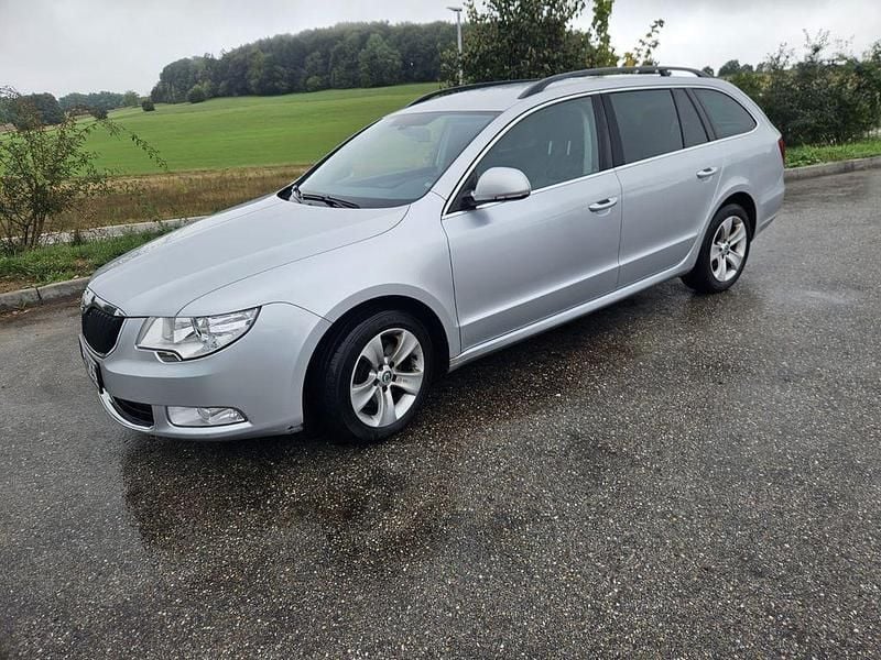 Silber Gebraucht 2013 Skoda Superb Ambition Limousine | 4.990 € (Fairer Preis) - Bild 1/4