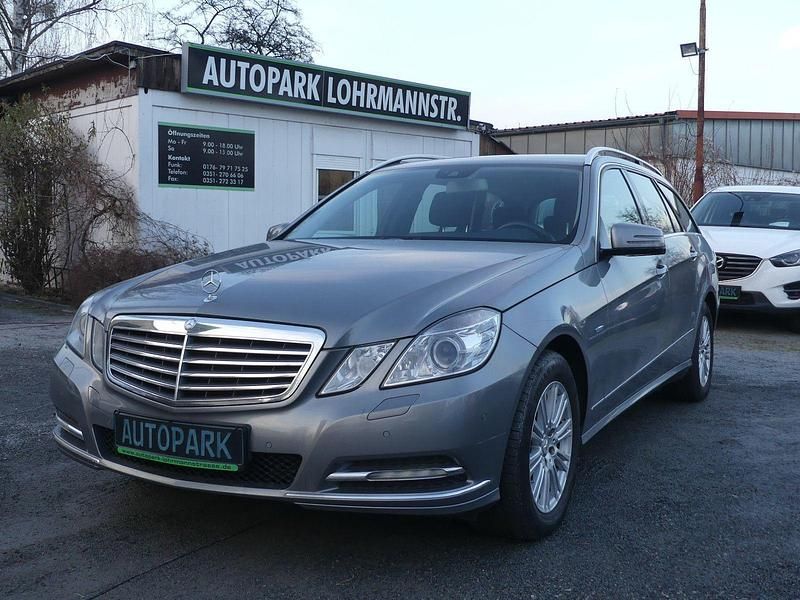 Silber Gebraucht 2011 Mercedes E200 Kombi | 8.400 € (Guter Preis) - Bild 1/4