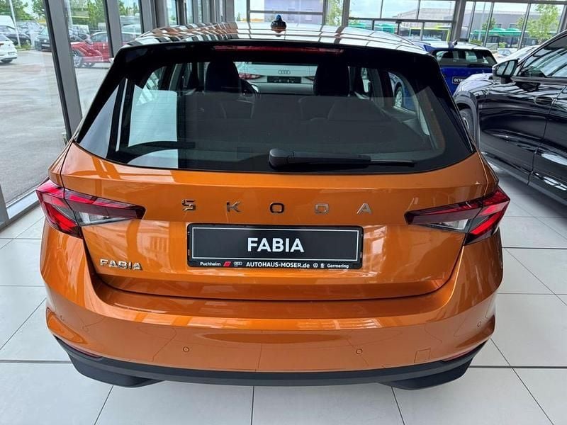 Gebraucht Skoda Fabia Essence 80 PS (58 kW) 2025 Phoenixorange metallic Kleinwagen