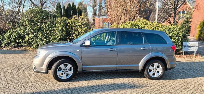 Gebraucht Fiat Freemont 140 PS (102 kW) 2011 Grau SUV