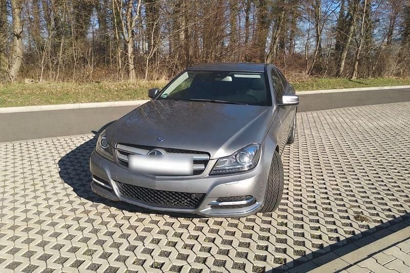 Gebraucht Mercedes C180 156 PS (114 kW) 2012 Grau Coupé