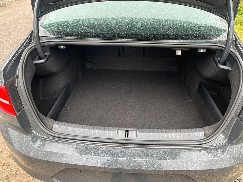 Second-hand VW Passat Highline 150 CP (110 kW) 2016 Gri Berlinǎ