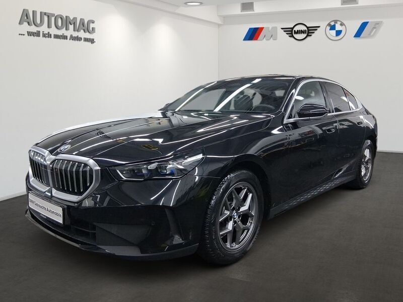 Schwarz Gebraucht 2024 BMW 520 Sport Line Limousine | 45.480 € (Superpreis) - Bild 1/4