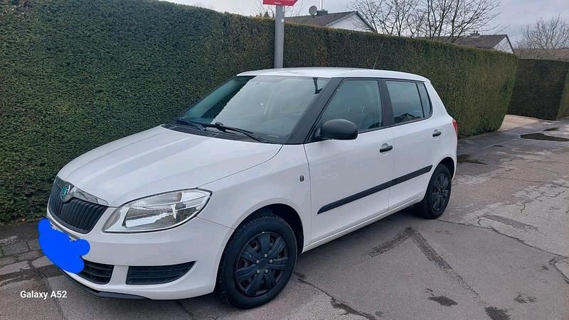 Gebraucht Skoda Fabia 60 PS (44 kW) 2012 Weiß Limousine