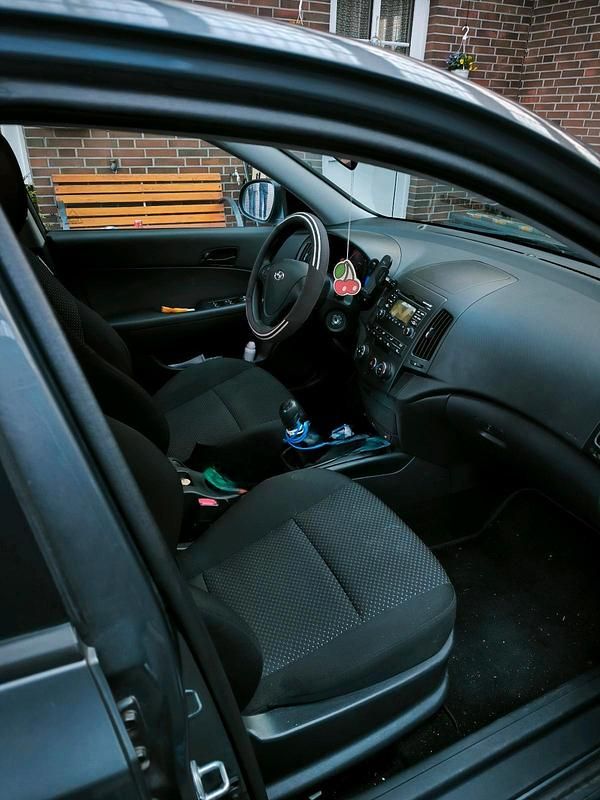 Gebraucht Hyundai i30 90 PS (66 kW) 2011 Grau Coupé