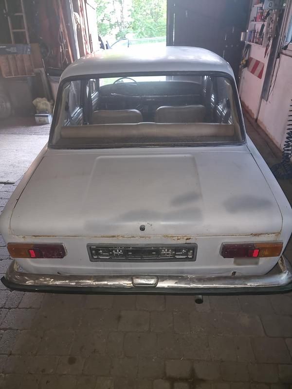 Second-hand Lada 2101 44 CP (32 kW) 1987 Alb Berlinǎ