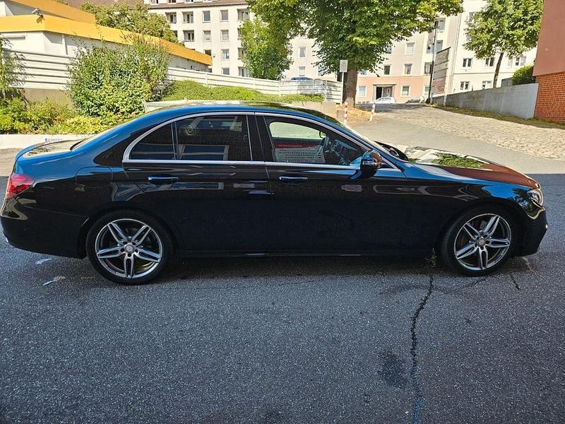 Gebraucht Mercedes E220 194 PS (142 kW) 2016 Schwarz Limousine