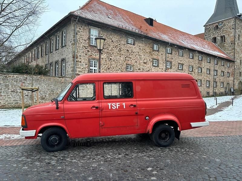 Gebraucht Ford Transit 74 PS (54 kW) 1985 Rot Van / Kleinbus