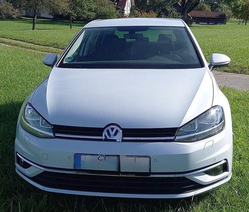 Weiß Gebraucht 2019 VW Golf VII Join Limousine | 15.800 € (Fairer Preis) - Bild 1/4