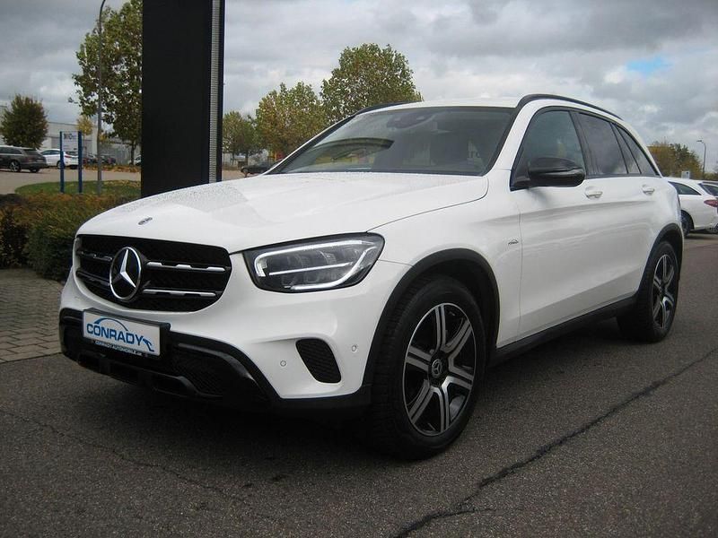 Weiß Gebraucht 2019 Mercedes GLC200 Classic SUV | 32.950 € (Superpreis) - Bild 1/4