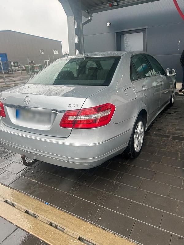 Gebraucht Mercedes E220 170 PS (125 kW) 2009 Silber Limousine
