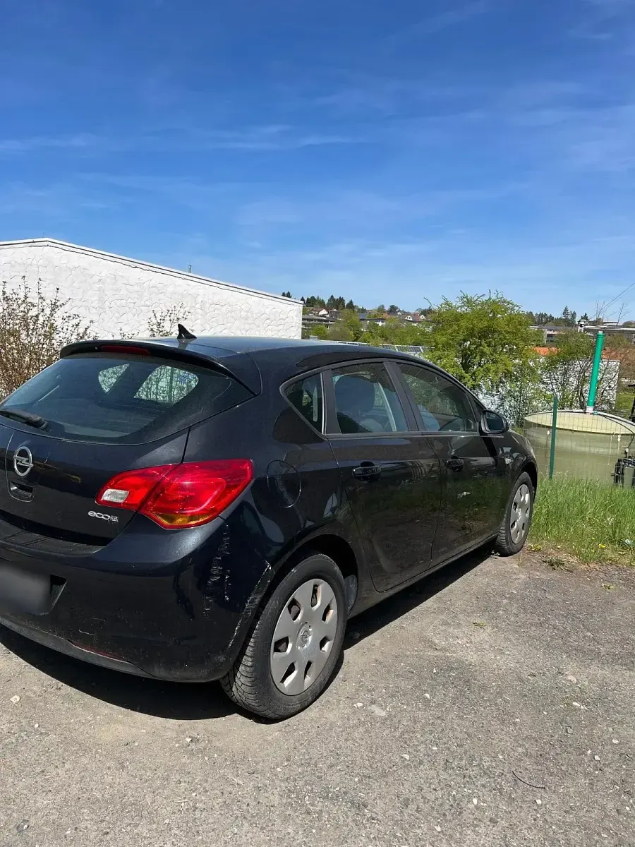 Gebraucht Opel Astra 87 PS (63 kW) 2012 Schwarz Kleinwagen