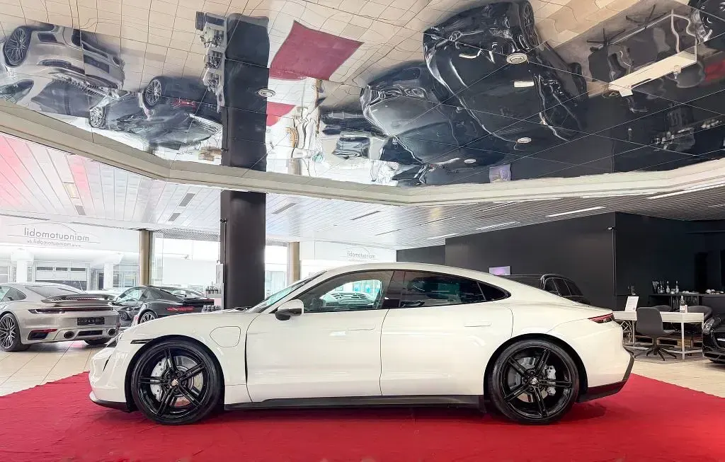 Gebraucht Porsche Taycan 4S 389 kW (530 PS) 2021 Pure white Limousine