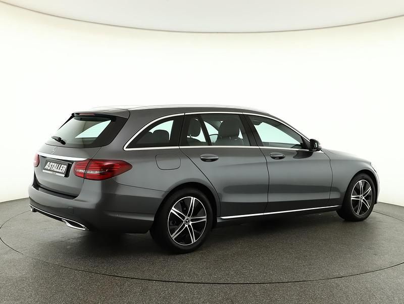 Gebraucht Mercedes C200 Avantgarde 159 PS (116 kW) 2020 Metalliclack selenitgrau