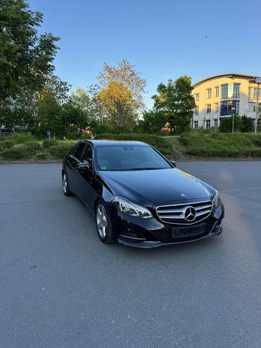 Gebraucht Mercedes E220 170 PS (125 kW) 2013 Schwarz Limousine