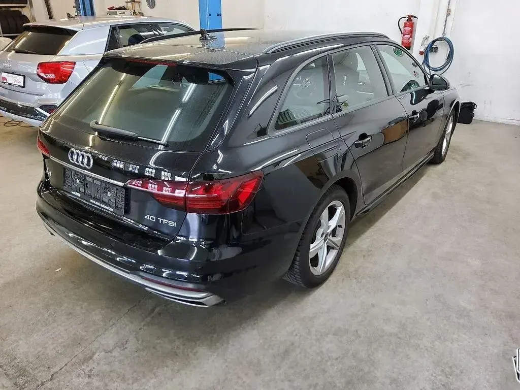 Second-hand Audi A4 Advanced Plus 204 CP (150 kW) 2023 Negru Break