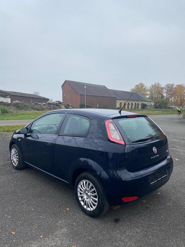 Gebraucht Fiat Punto Pop 69 PS (50 kW) 2014 Blau Kleinwagen