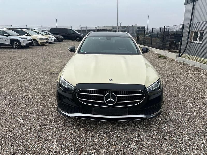 Gebraucht Mercedes E220 Avantgarde 200 PS (147 kW) 2022 Schwarz Limousine