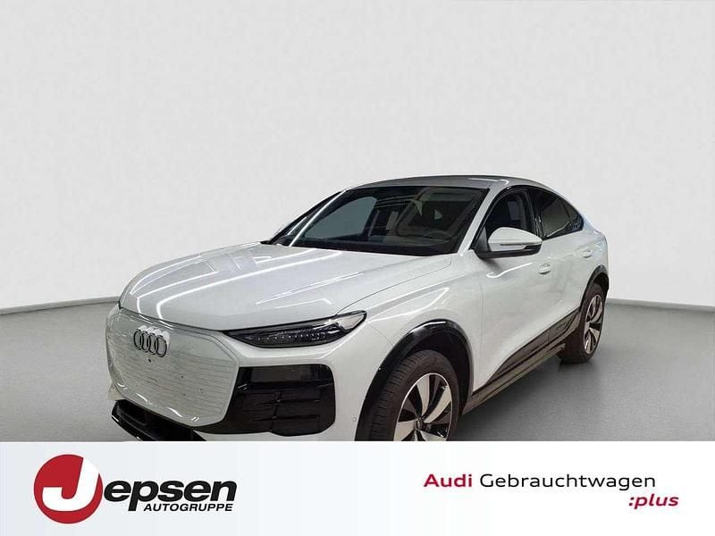 Gletscherweiß metallic Gebraucht 2025 Audi Q6 Sportback e-tron Sport SUV | 59.970 € (Guter Preis) - Bild 1/4