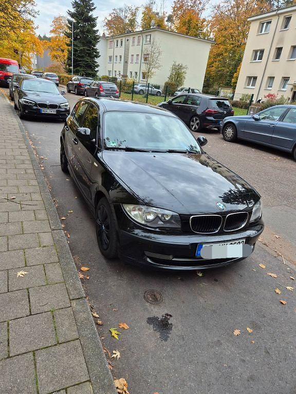 Schwarz Gebraucht 2009 BMW 116 Lifestyle Kleinwagen | 3.250 € (Fairer Preis) - Bild 1/4
