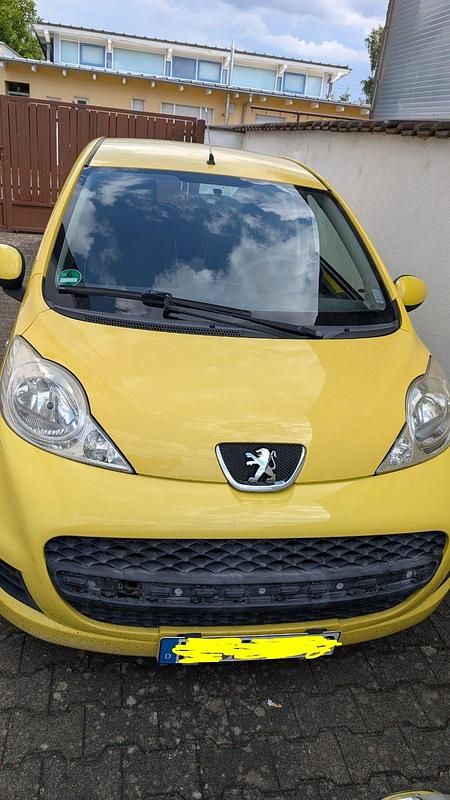 Gelb Gebraucht 2009 Peugeot 107 Kleinwagen | 1.800 € (Fairer Preis) - Bild 1/4