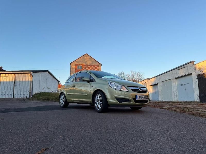 Grün Gebraucht 2006 Opel Corsa Limousine | 1.300 € (Superpreis) - Bild 1/4