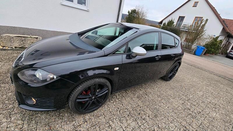 Usado Seat Leon FR 211 HP (155 kW) 2012 Preto Sedan