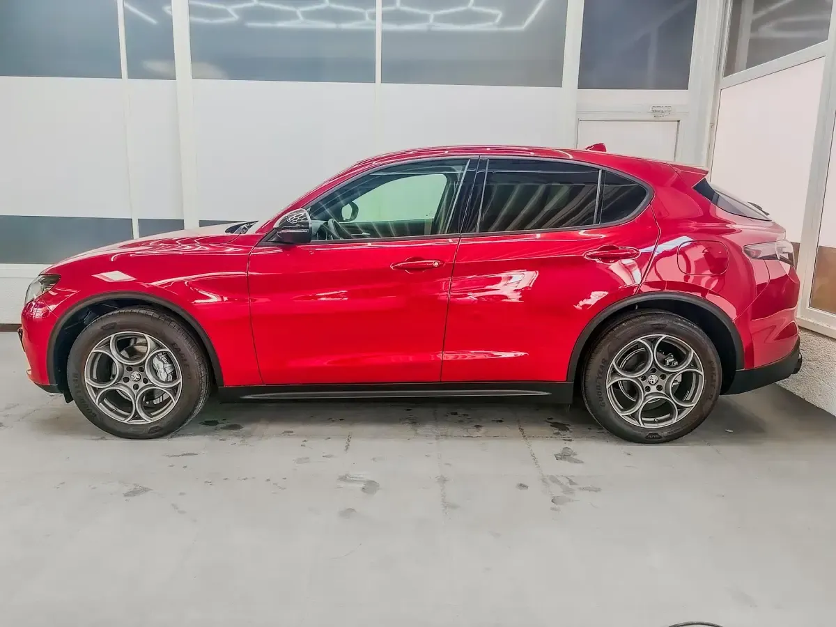 Gebraucht Alfa Romeo Stelvio Sprint 209 PS (153 kW) 2024 Rot 414 SUV