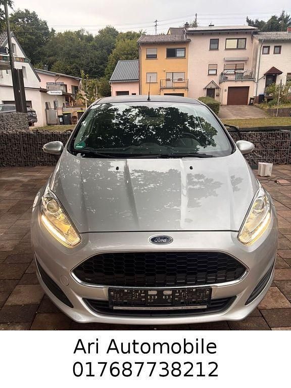 Silber Gebraucht 2016 Ford Fiesta Ambiente Kleinwagen | 4.000 € (Fairer Preis) - Bild 1/4