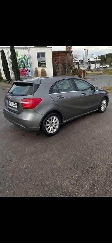 Gebraucht Mercedes 180 Edition 122 PS (89 kW) 2014 Limousine