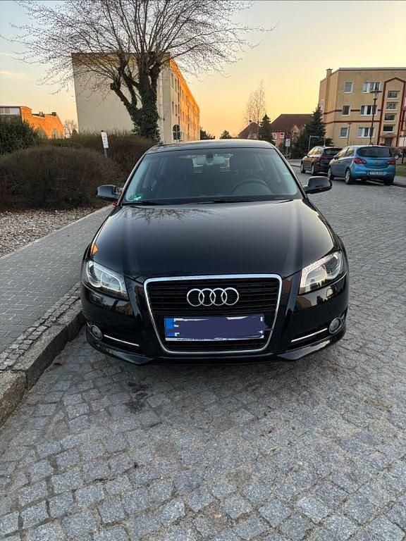 Gebraucht Audi A3 Ambiente 105 PS (77 kW) 2012 Schwarz Kleinwagen