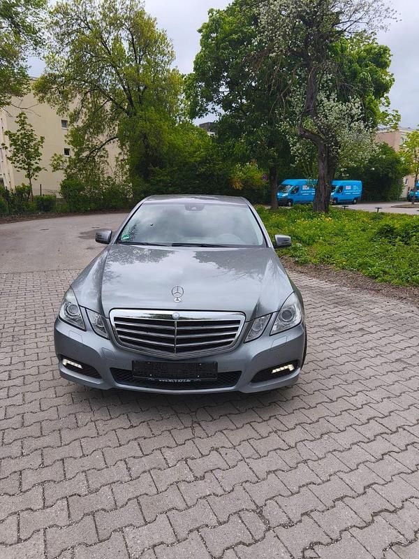 Gebraucht Mercedes E250 Elegance 204 PS (150 kW) 2009 Grau Limousine