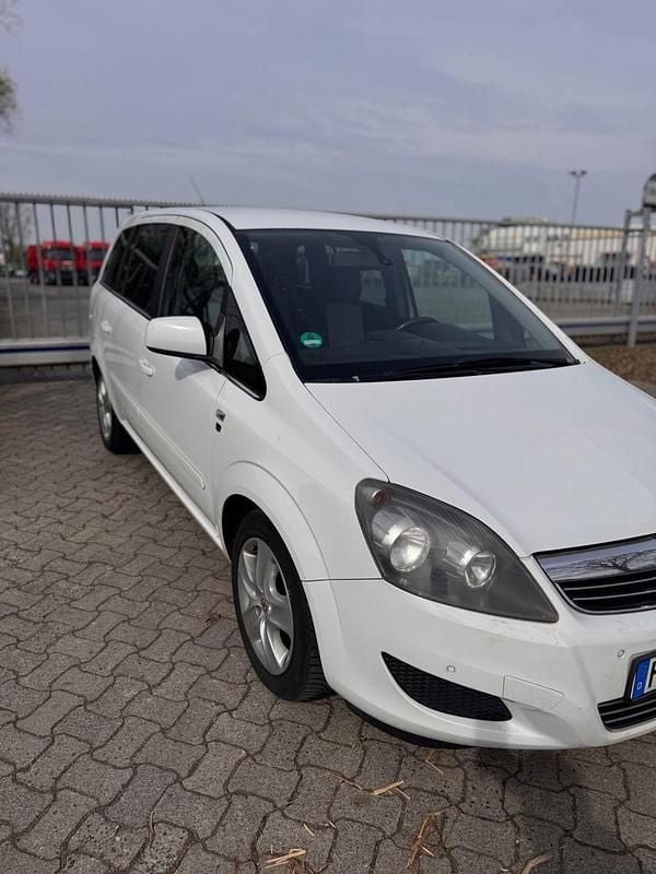 Gebraucht Opel Zafira Edition 150 PS (110 kW) 2011 Weiß Van / Kleinbus